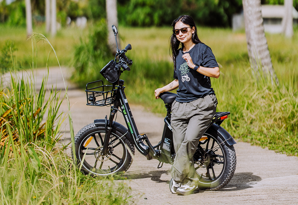 Woman with a Sawadeebike Buddy Bike electric bike in Chalong, Phuket